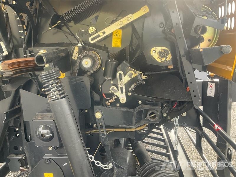 New Holland RB180 Round Baler Rundballenpressen