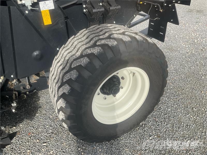 New Holland RB180 Round Baler Rundballenpressen