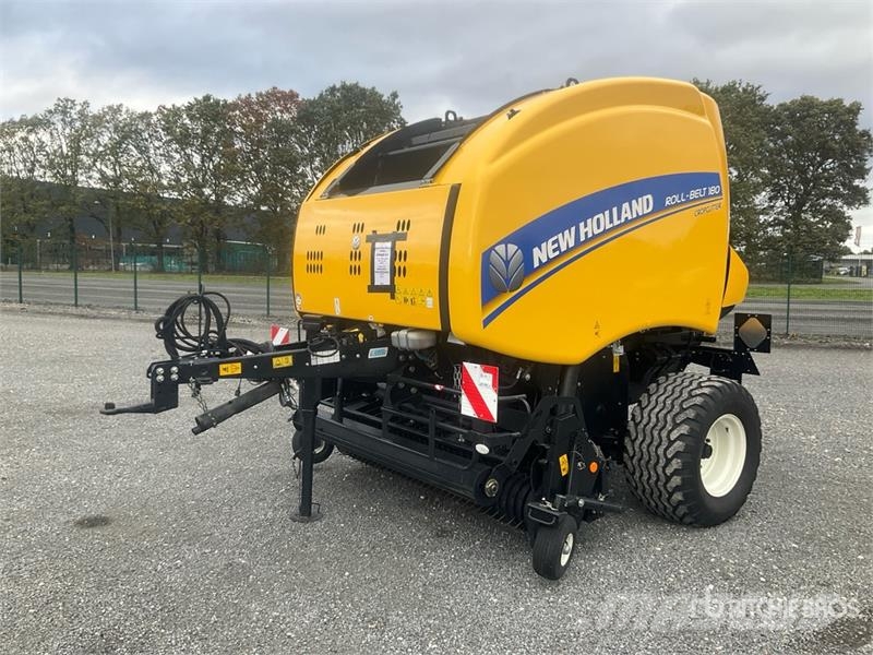 New Holland RB180 Round Baler Rundballenpressen