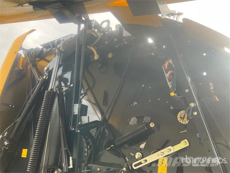 New Holland RB180 Round Baler Rundballenpressen