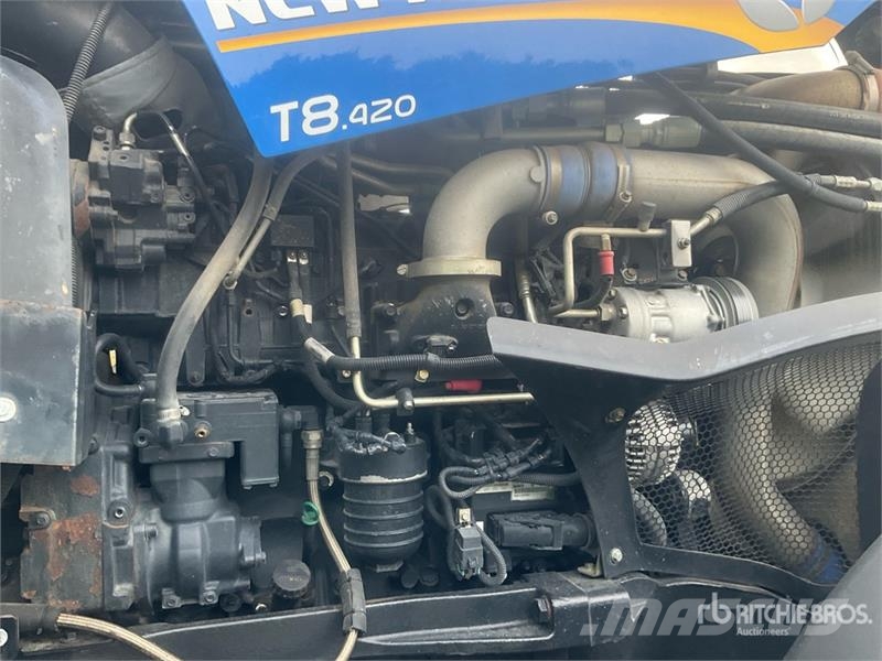New Holland T 8.420 AC 4WD Tractor Traktorji