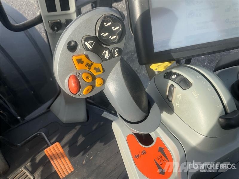 New Holland T 8.420 AC 4WD Tractor Traktorji