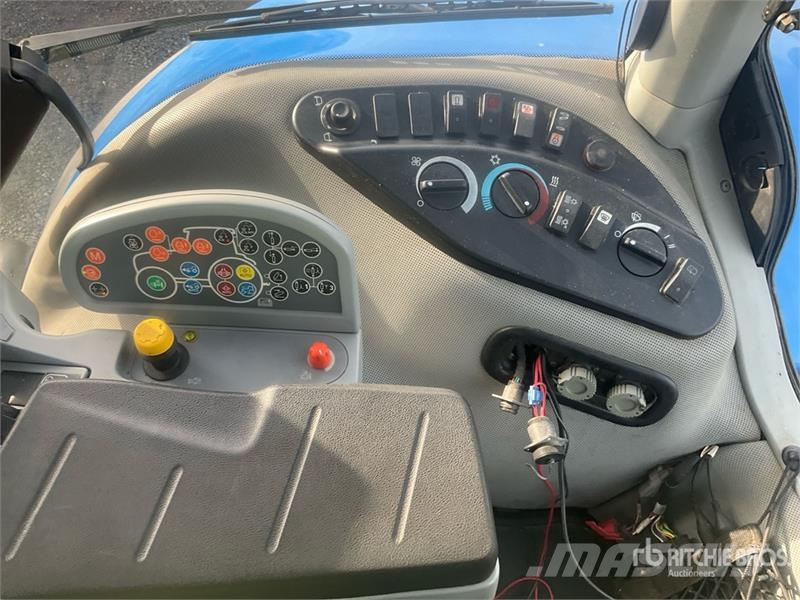New Holland T 8.420 AC 4WD Tractor Traktorji