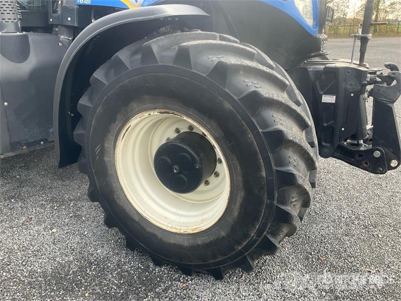 New Holland T 8.420 AC 4WD Tractor Traktorji