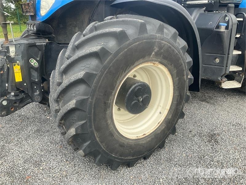 New Holland T 8.420 AC 4WD Tractor Traktorji