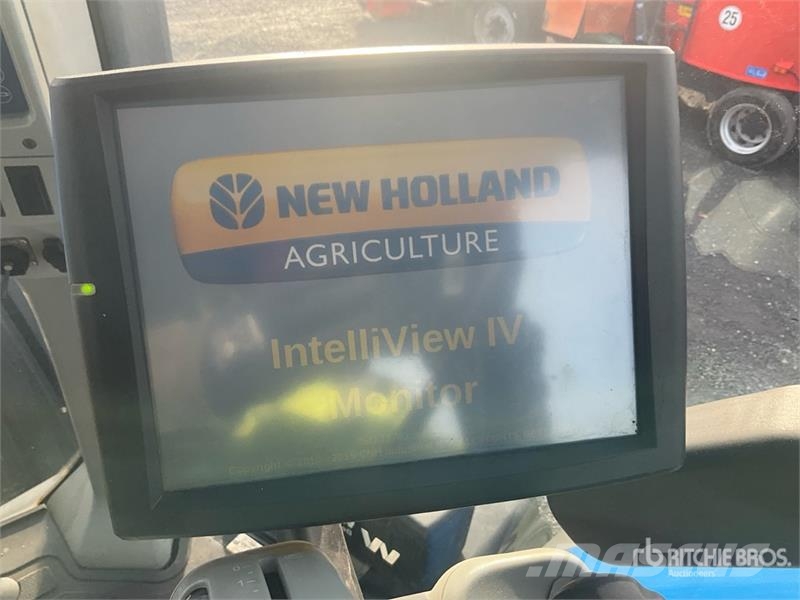 New Holland T 8.420 AC 4WD Tractor Traktorji