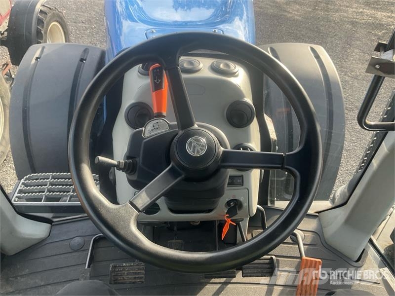 New Holland T 8.420 AC 4WD Tractor Traktorji