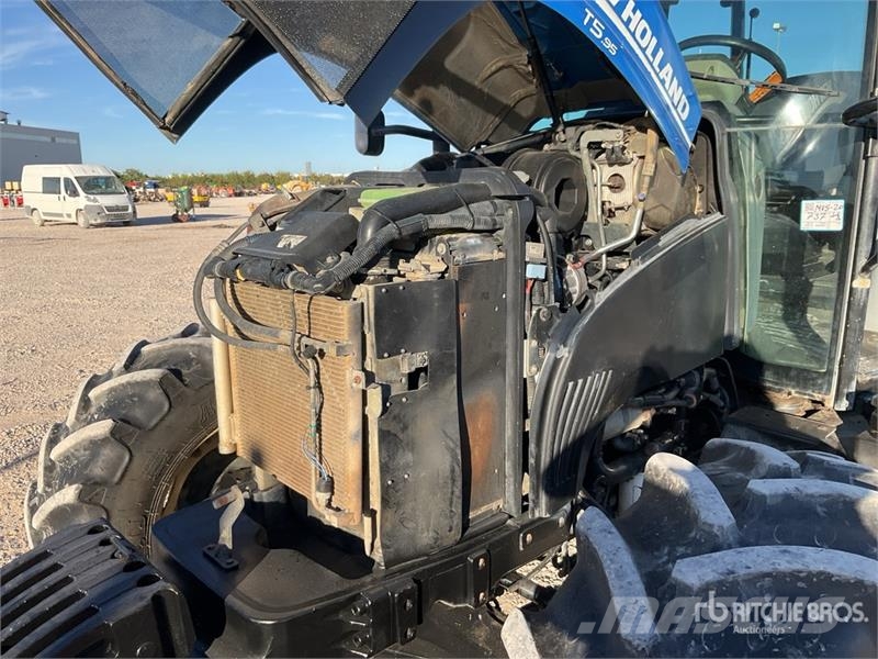 New Holland T5.95 4WD Tractor الجرارات