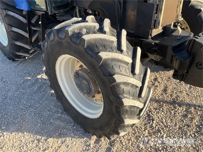 New Holland T5.95 4WD Tractor الجرارات