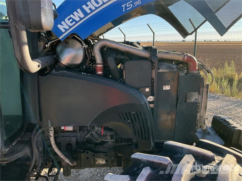 New Holland T5.95 4WD Tractor الجرارات