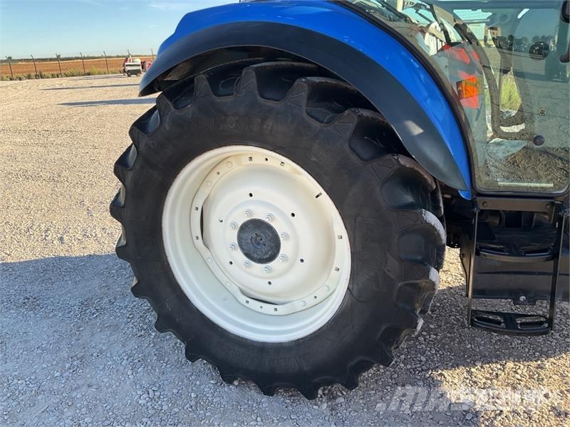 New Holland T5.95 4WD Tractor الجرارات