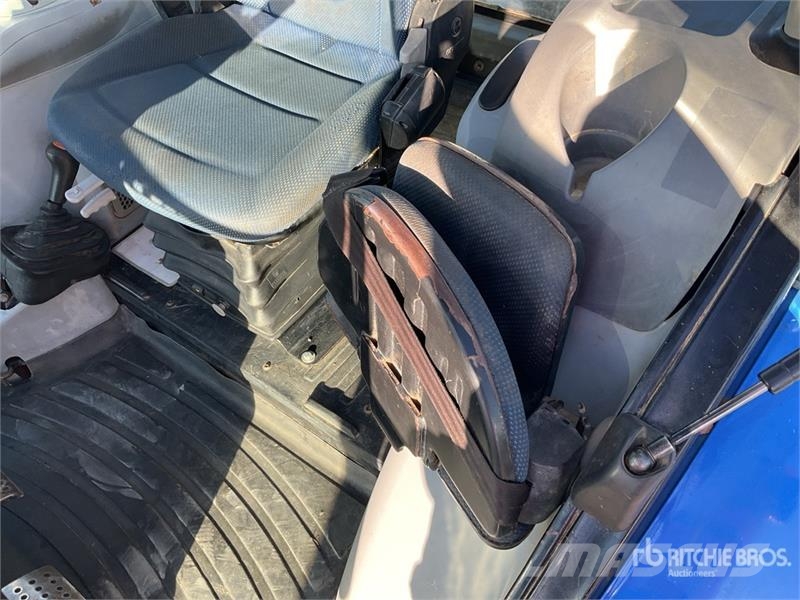 New Holland T5.95 4WD Tractor الجرارات