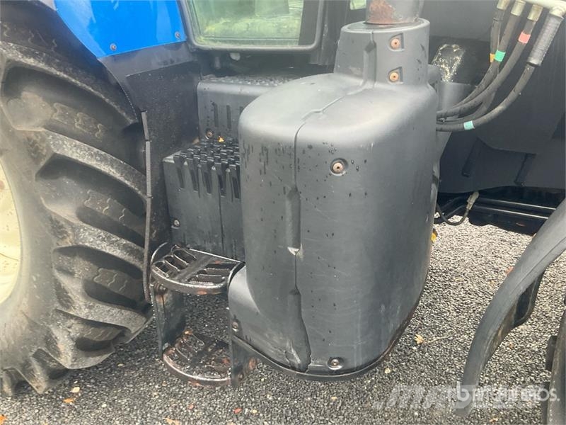 New Holland T7.200 Auto Command 4WD Tractor Traktorit