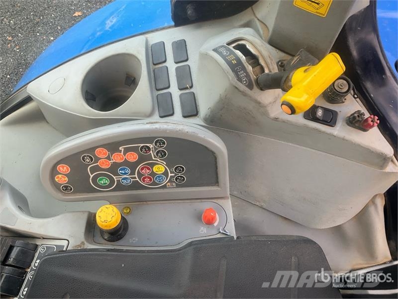 New Holland T7.200 Auto Command 4WD Tractor Traktorit