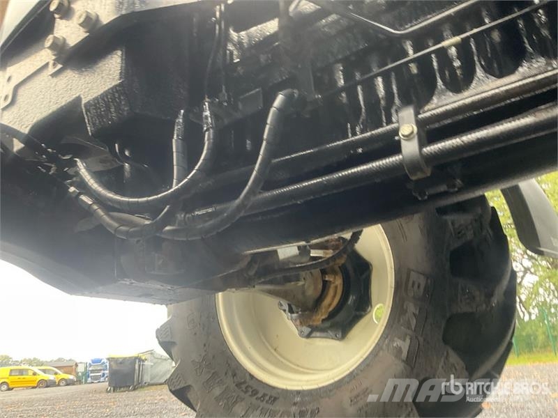 New Holland T7.200 Auto Command 4WD Tractor Traktorit