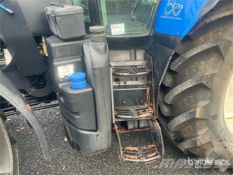 New Holland T7.200 Auto Command 4WD Tractor Traktorit
