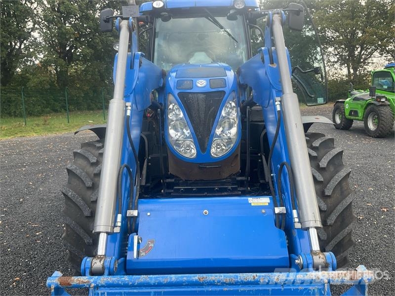 New Holland T7.200 Auto Command 4WD Tractor Traktorit