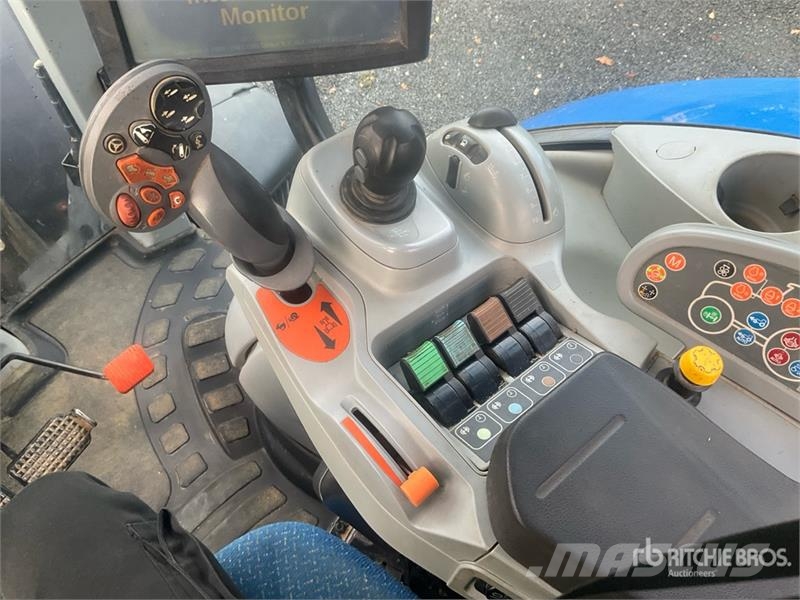 New Holland T7.200 Auto Command 4WD Tractor Traktorit