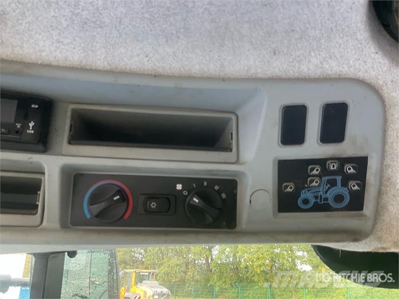 New Holland T7.200 Auto Command 4WD Tractor Traktorit