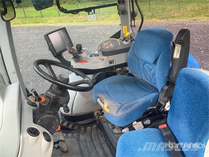 New Holland T7.200 Auto Command 4WD Tractor Traktorit