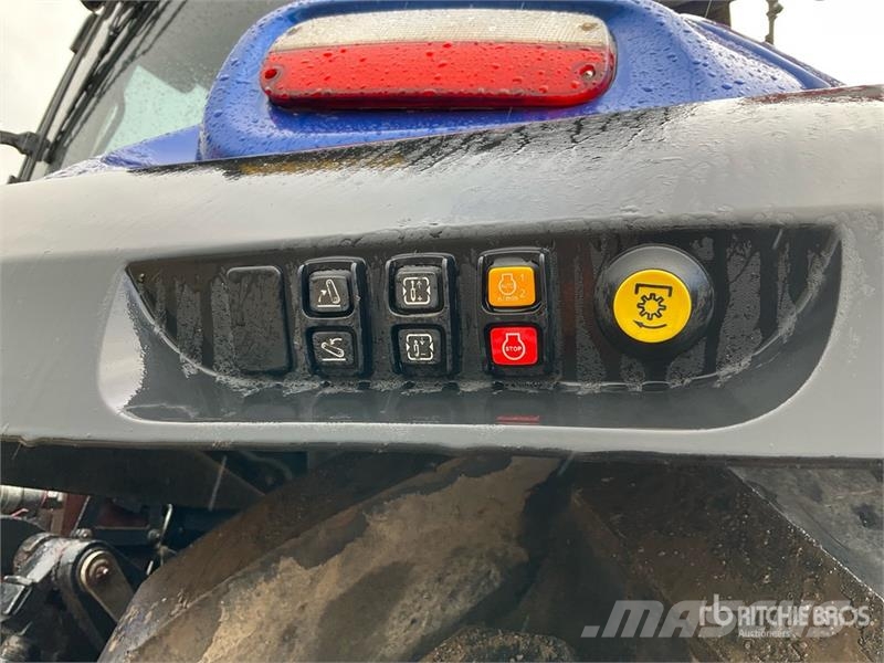 New Holland T7.300 4WD Tractor Traktorok