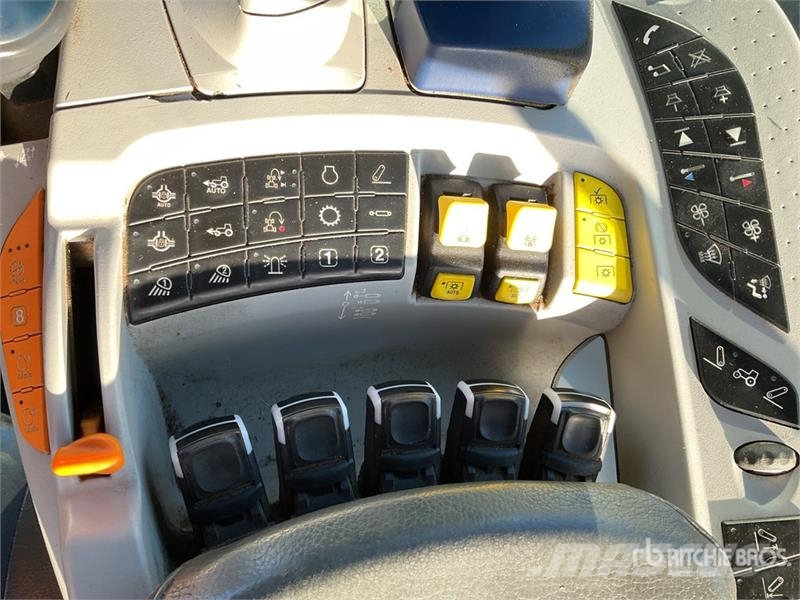 New Holland T7.300 4WD Tractor Tractors