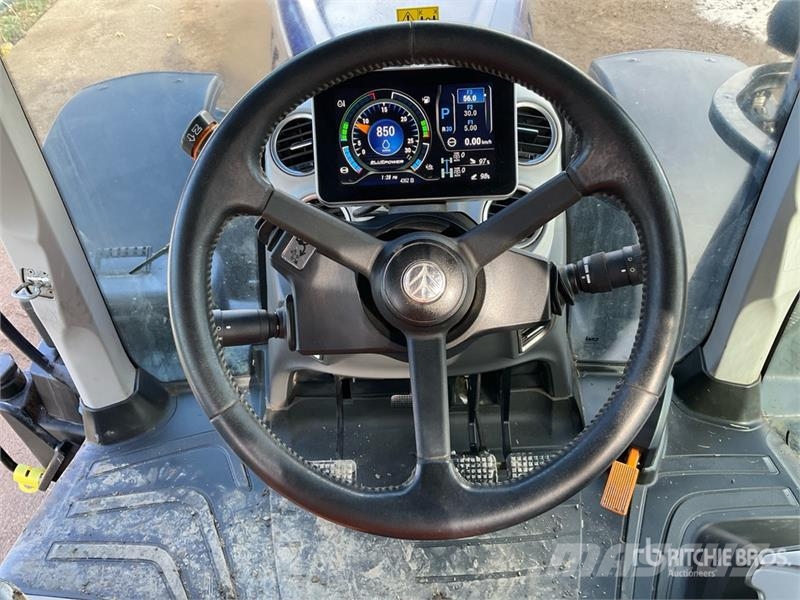 New Holland T7.300 4WD Tractor Traktorok