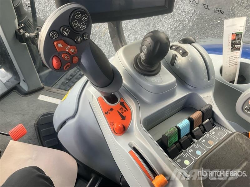 New Holland T7.315 Auto Command 4WD Tractor トラクター