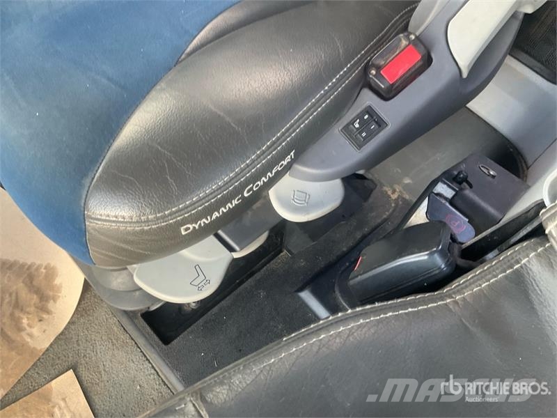 New Holland T7.315 Auto Command 4WD Tractor トラクター