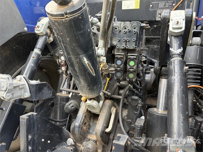 New Holland T7315AC 4WD Tractor Трактори