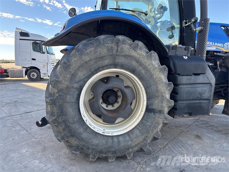 New Holland T8.330 Traktory