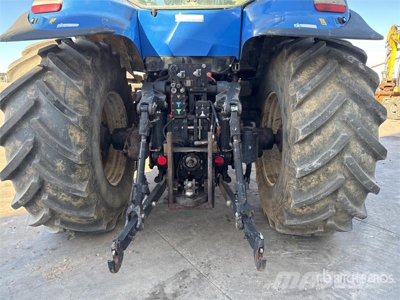 New Holland T8.330 Traktory