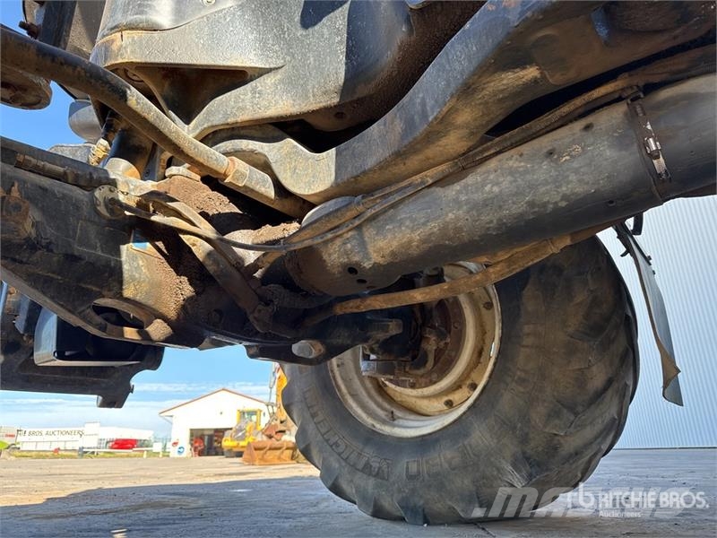 New Holland T8.330 Traktory