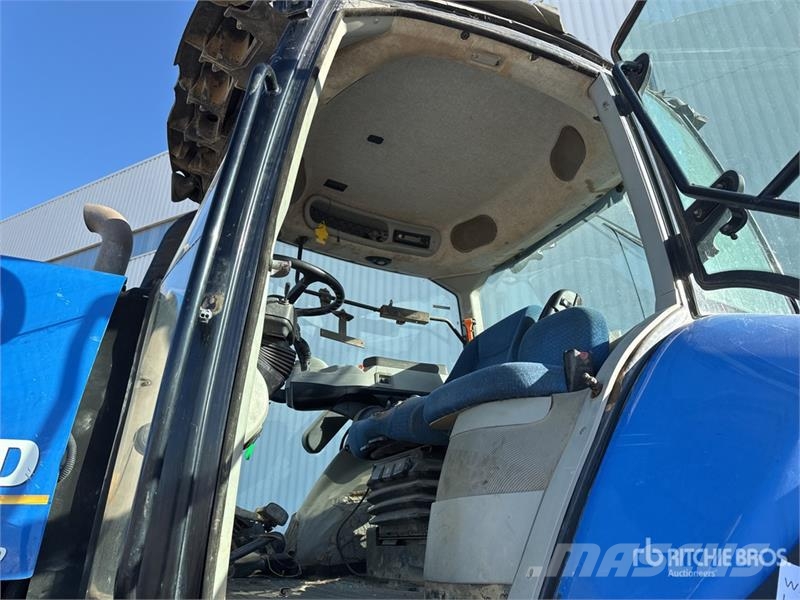 New Holland T8.330 Traktory
