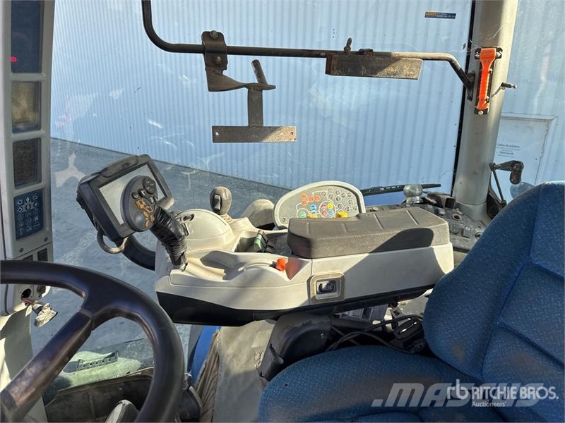 New Holland T8.330 Traktory