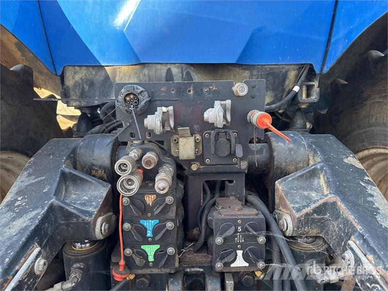 New Holland T8.330 Traktory