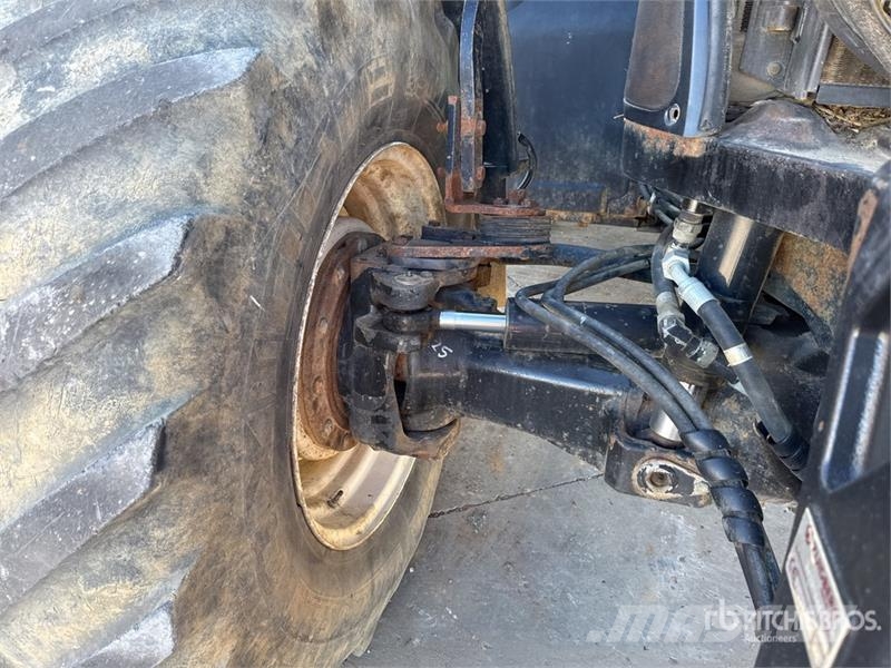 New Holland T8.330 Traktory