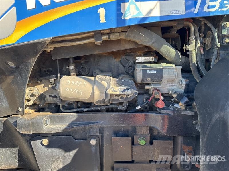 New Holland T8.330 Traktory