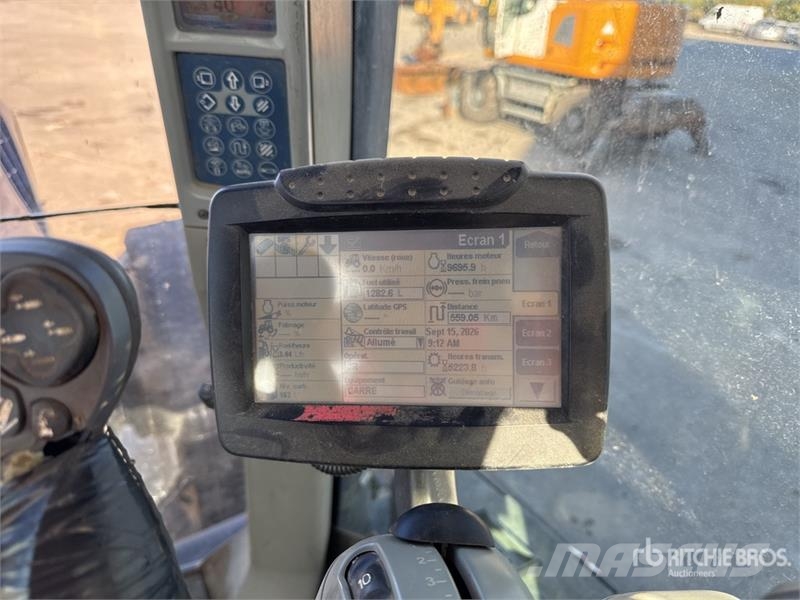 New Holland T8.330 Traktory