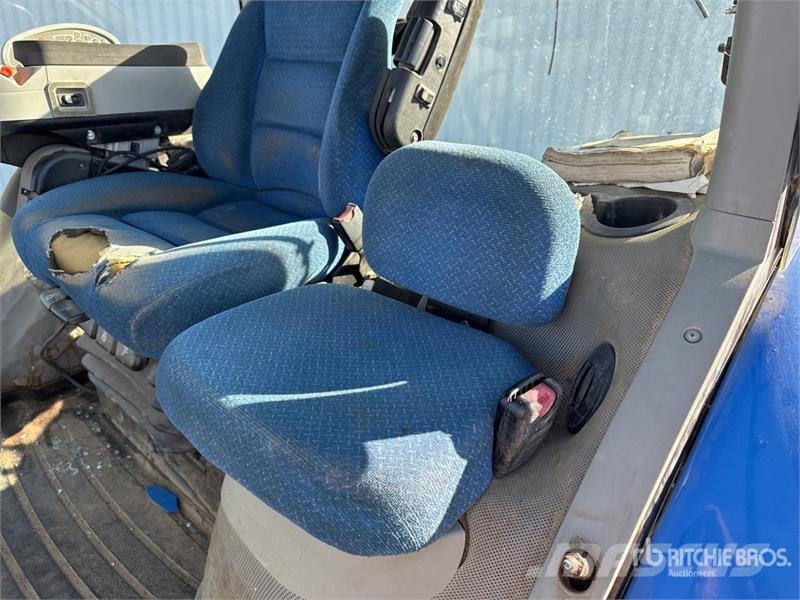 New Holland T8.330 Traktory