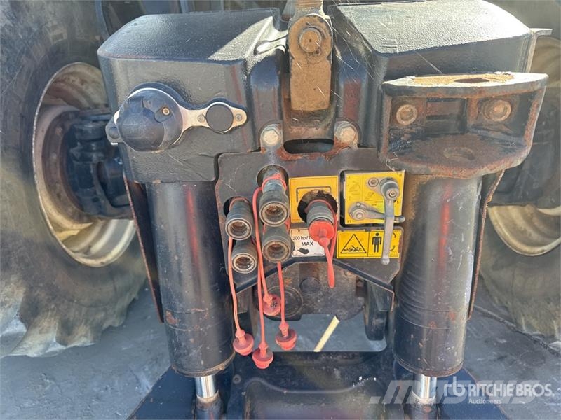 New Holland T8.330 Traktory