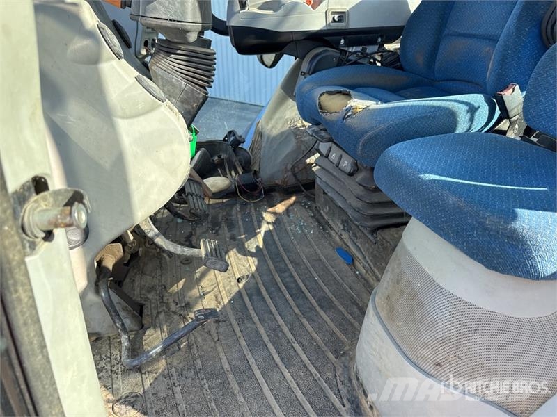 New Holland T8.330 Traktory