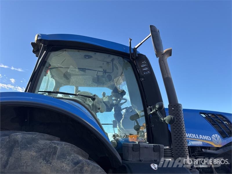 New Holland T8.330 Traktory