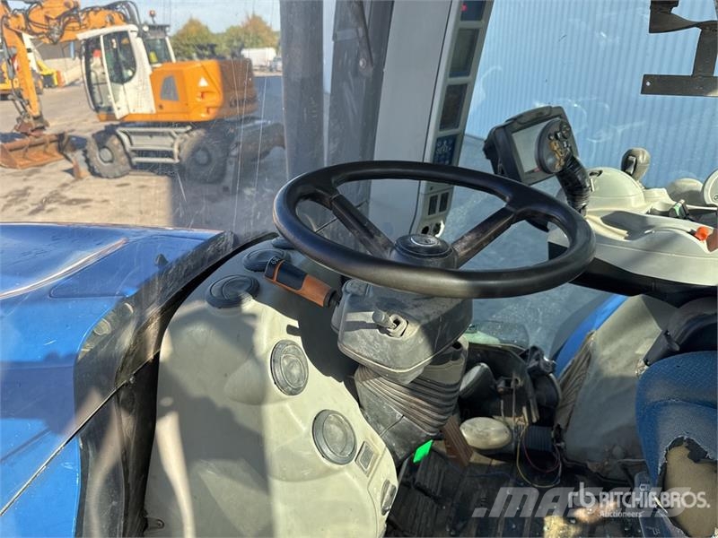 New Holland T8.330 Traktory