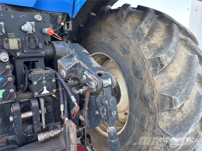 New Holland T8.330 Traktory