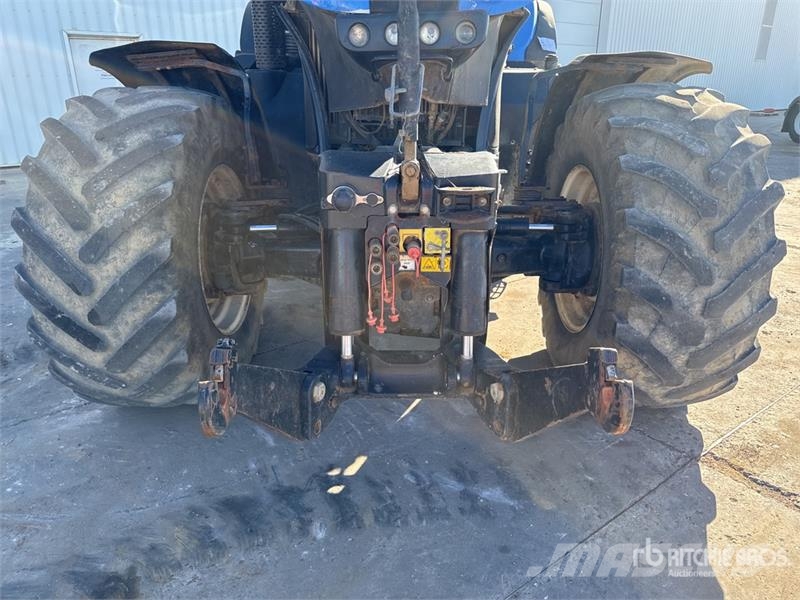 New Holland T8.330 Traktory