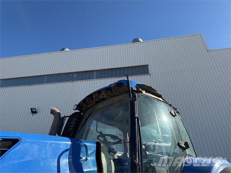 New Holland T8.330 Traktory