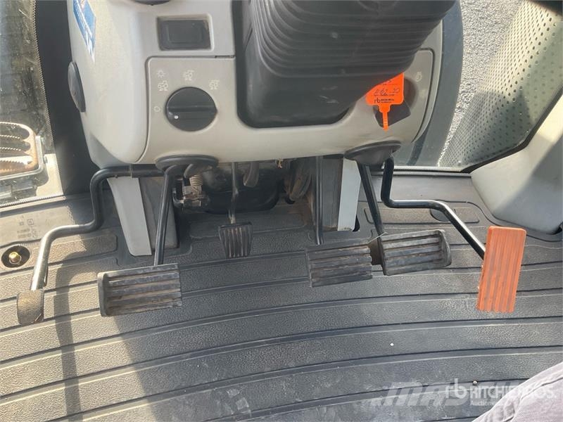 New Holland T8.380AC 4WD Tractor 拖拉机/农用车