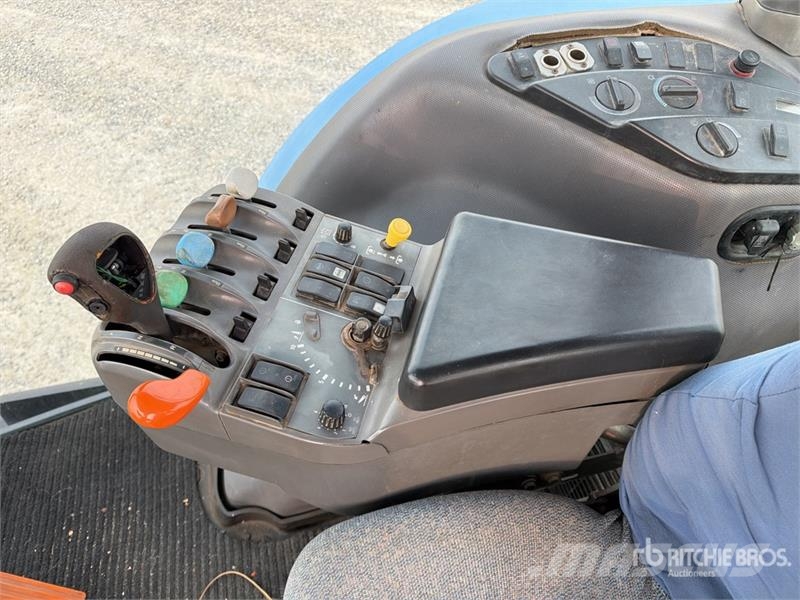 New Holland TG285 4WD Tractor 曳引機