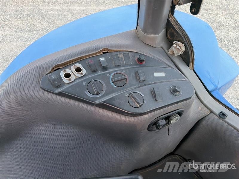 New Holland TG285 4WD Tractor 曳引機